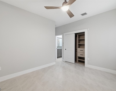 5069 Penella Avenue - Photo Thumbnail 12