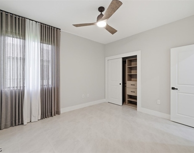 5069 Penella Avenue - Photo Thumbnail 13