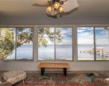 3225 E Riverside Drive - Photo Thumbnail 7
