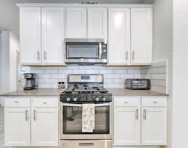 29914 Reagans Ranch Drive - Photo Thumbnail 9