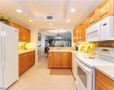 7401 Bella Lago Drive - Photo Thumbnail 6