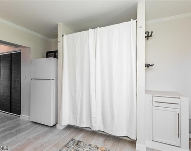 235 Seaview Court - Photo Thumbnail 5