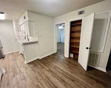 1500 Bay Area Boulevard - Photo Thumbnail 5