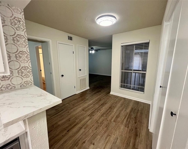 1500 Bay Area Boulevard - Photo Thumbnail 4