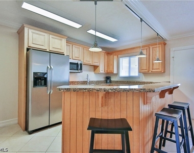 1100 Gulf Shore Boulevard N - Photo Thumbnail 10