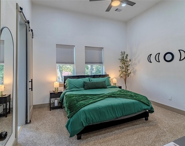 5901 Crest Court - Photo Thumbnail 6