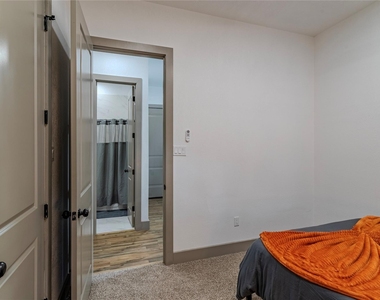 5901 Crest Court - Photo Thumbnail 11