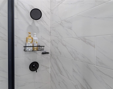 5901 Crest Court - Photo Thumbnail 7