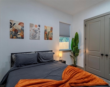 5901 Crest Court - Photo Thumbnail 10