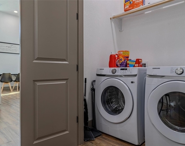 5901 Crest Court - Photo Thumbnail 4