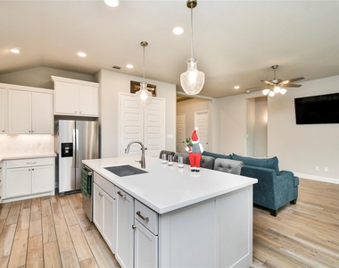 5042 Albany Shores Lane - Photo Thumbnail 20