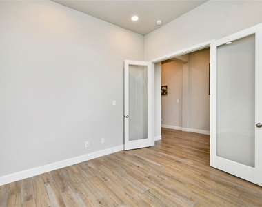 5042 Albany Shores Lane - Photo Thumbnail 6