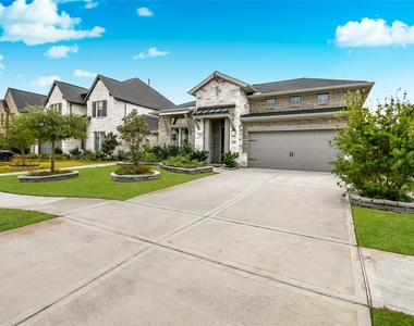 5042 Albany Shores Lane - Photo Thumbnail 3