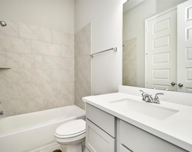 5042 Albany Shores Lane - Photo Thumbnail 17