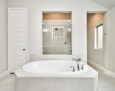 5042 Albany Shores Lane - Photo Thumbnail 27