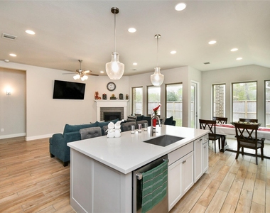 5042 Albany Shores Lane - Photo Thumbnail 18