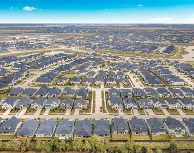 5042 Albany Shores Lane - Photo Thumbnail 38