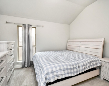 5042 Albany Shores Lane - Photo Thumbnail 15