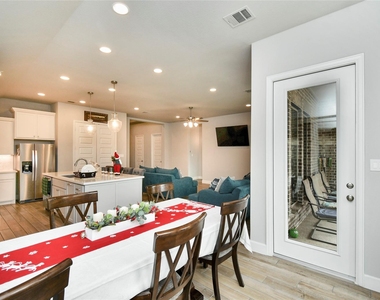 5042 Albany Shores Lane - Photo Thumbnail 23