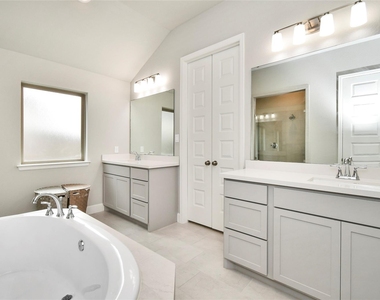 5042 Albany Shores Lane - Photo Thumbnail 28
