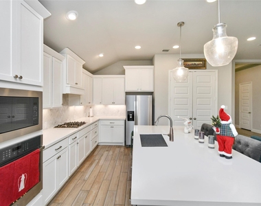 5042 Albany Shores Lane - Photo Thumbnail 21