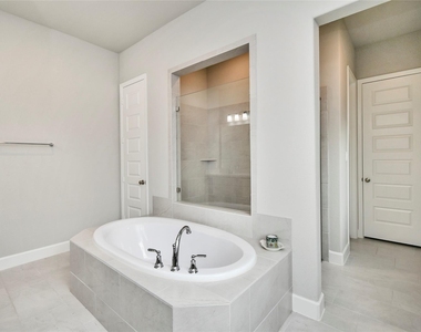 5042 Albany Shores Lane - Photo Thumbnail 30