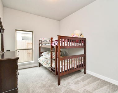 5042 Albany Shores Lane - Photo Thumbnail 10