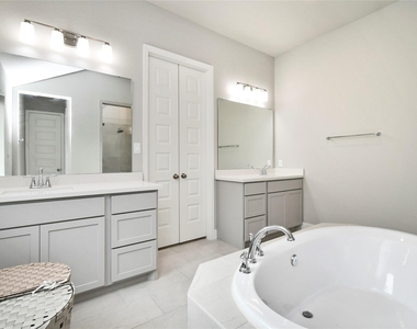 5042 Albany Shores Lane - Photo Thumbnail 29
