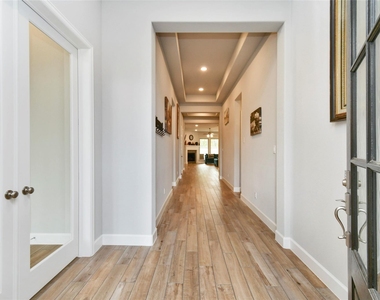 5042 Albany Shores Lane - Photo Thumbnail 4