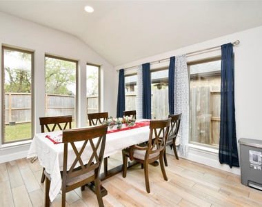 5042 Albany Shores Lane - Photo Thumbnail 22