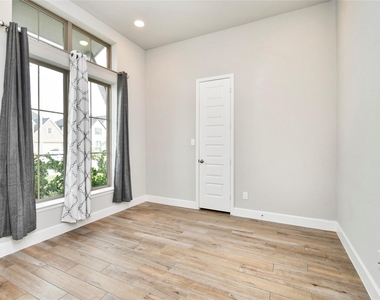 5042 Albany Shores Lane - Photo Thumbnail 5