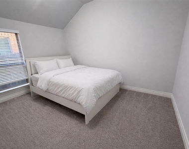 12807 Spiegel Street - Photo Thumbnail 5