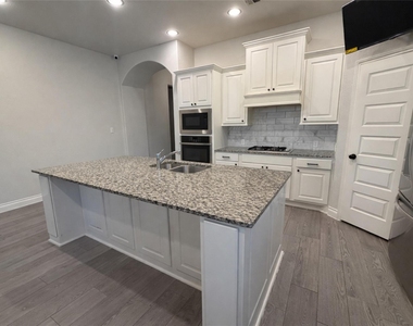 12807 Spiegel Street - Photo Thumbnail 3