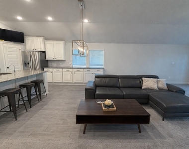 12807 Spiegel Street - Photo Thumbnail 2