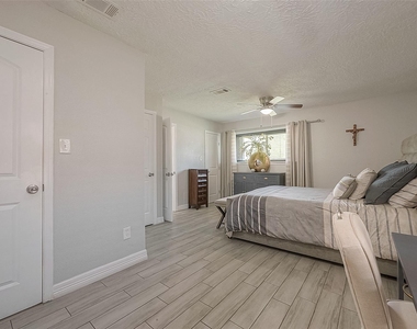 16614 Forest Bend Avenue - Photo Thumbnail 28