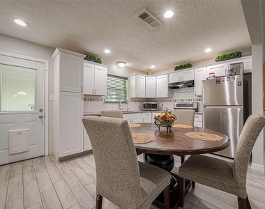 16614 Forest Bend Avenue - Photo Thumbnail 11