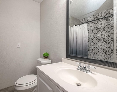 16614 Forest Bend Avenue - Photo Thumbnail 25