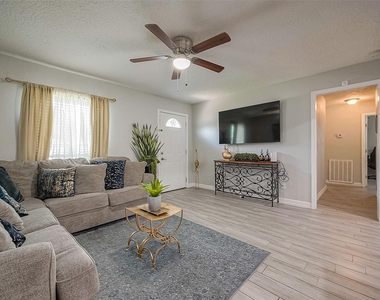 16614 Forest Bend Avenue - Photo Thumbnail 9