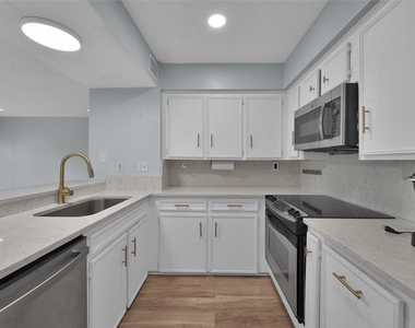 12247 Trail Hollow Drive - Photo Thumbnail 14