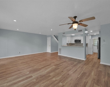12247 Trail Hollow Drive - Photo Thumbnail 10