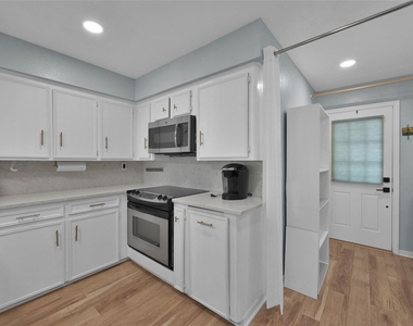 12247 Trail Hollow Drive - Photo Thumbnail 13