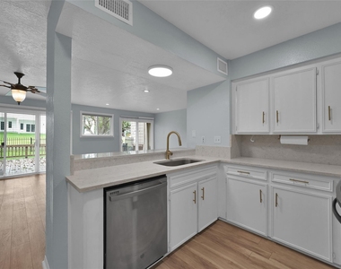 12247 Trail Hollow Drive - Photo Thumbnail 15