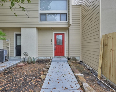 12247 Trail Hollow Drive - Photo Thumbnail 3