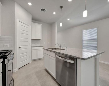 18564 Meadow Point Lane - Photo Thumbnail 6