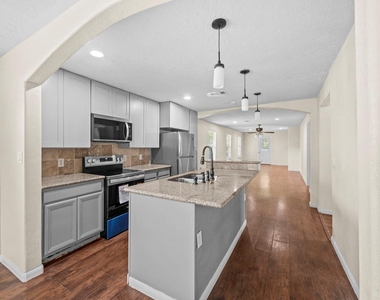 2821 Holman Street - Photo Thumbnail 9