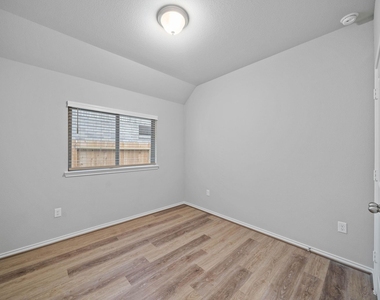 21610 Cascades Pass Court - Photo Thumbnail 8