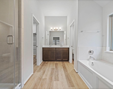 21610 Cascades Pass Court - Photo Thumbnail 4