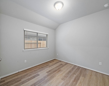 21610 Cascades Pass Court - Photo Thumbnail 6