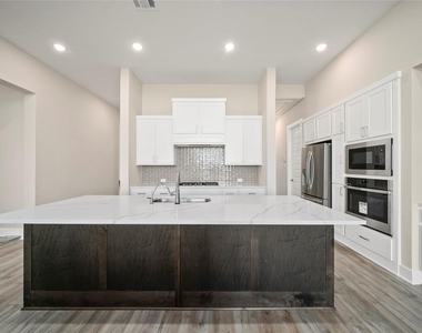 5914 Emerald Ranch Lane - Photo Thumbnail 4