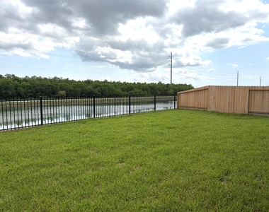 940 Woodhaven Lakes Drive - Photo Thumbnail 17